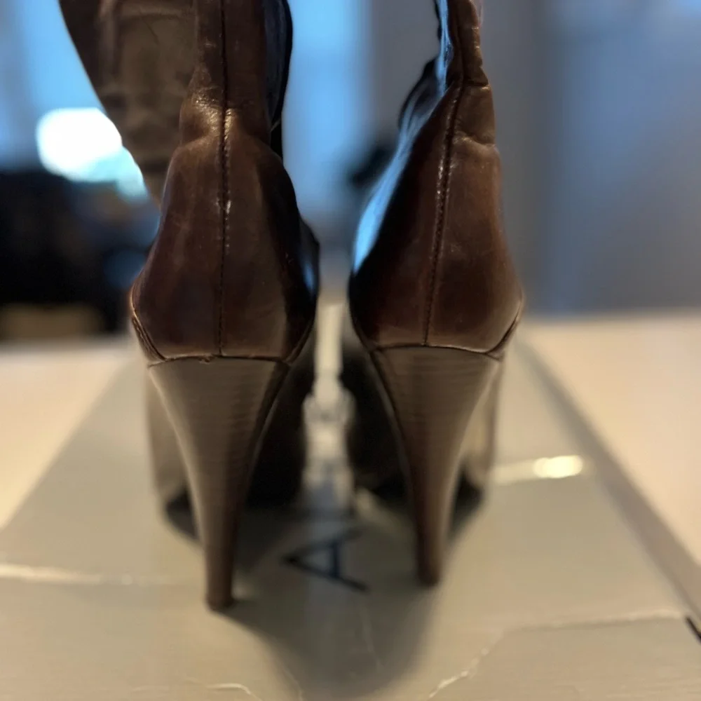 Women’s tall boots from Aldo. Dark brown/ burgundy size 9 - Picture 4 of 12